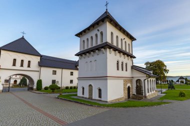 Univ, Ukrayna - 27 Eylül 2025: Güneşli bir günde Kutsal Yurt Lavra Manastırı