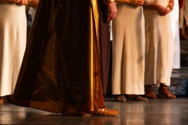 Verdi Aida Operasından Altın Pelerin ve Mısır Tiyatro Kostümleri