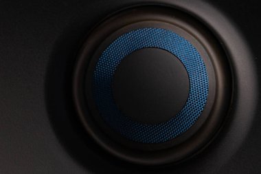 Ses Hoparlörünü Kapat ya da Mavi Izgara Ayrıntılı Woofer Konisi