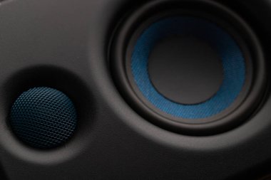 Ses Hoparlörünü Kapat ya da Mavi Izgara Ayrıntılı Woofer Konisi