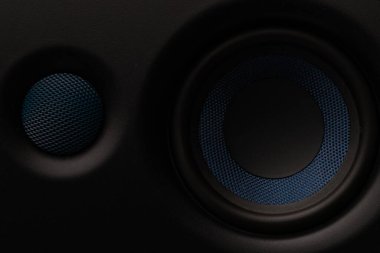 Ses Hoparlörünü Kapat ya da Mavi Izgara Ayrıntılı Woofer Konisi