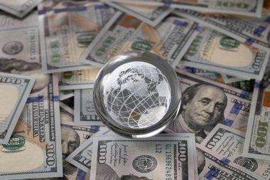 Glass Globe Kristal Küre Dağılmış ABD 100 Dolarlık Banknotları