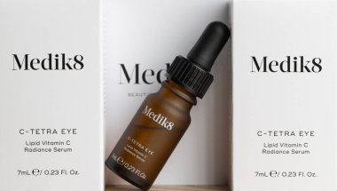 Lviv, Ukrayna - Aralık 06, 2025: Medik8 Vitamin C Göz Serum Şişe Kutusu