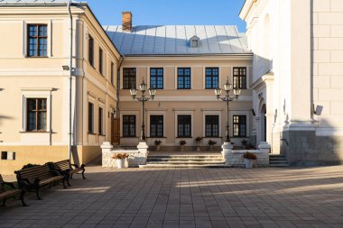 Zhovkva, Ukrayna - 26 Eylül 2025: İsa 'nın Kalbi ve Manastır Avlusu Kilisesi