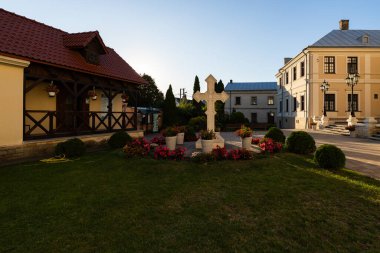 Zhovkva, Ukrayna - 26 Eylül 2025: İsa 'nın Kalbi ve Manastır Avlusu Kilisesi