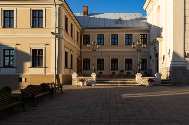 Zhovkva, Ukrayna - 26 Eylül 2025: İsa 'nın Kalbi ve Manastır Avlusu Kilisesi