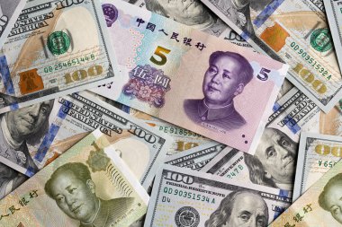 ABD Doları ve Çin Yuan Banknotları Üst üste Kolajı