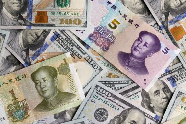 ABD Doları ve Çin Yuan Banknotları Üst üste Kolajı