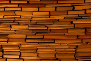 Yığılmış Eski Kitaplar ve Kağıt Dokuların Düz Duvar Arkaplanı