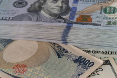 Yığınla Amerikan Doları Üzerine Japon 1000 Yen