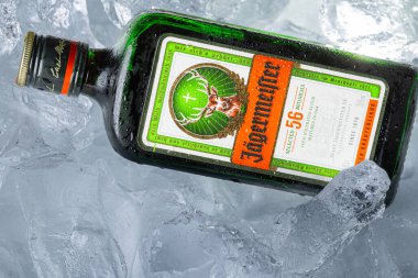 Lviv, Ukrayna - 5 Şubat 2026: Jgermeister şişesi, 56 şifalı ot ve baharatla yapılan Alman sindirim içeceği