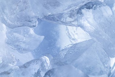 Işıl ışıl mavi buz kristalinin makro dokusu