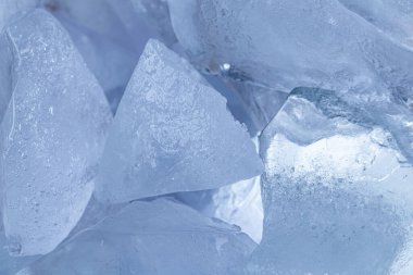 Işıl ışıl mavi buz kristalinin makro dokusu