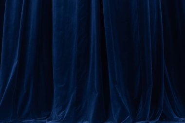 Dikey Katlı Koyu Mavi Kadife Perde Arkaplanı
