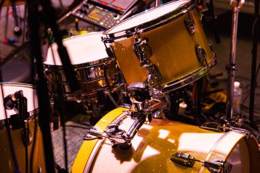 Profesyonel Ludwig USA Davul Seti ve Altın Parıltı Sahnede Bitiyor