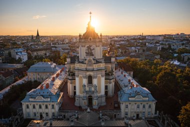 Lviv 'deki St. George Katedrali Sunset Altın Saat Hava Görüntüsü