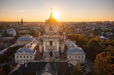 Lviv 'deki St. George Katedrali Sunset Altın Saat Hava Görüntüsü