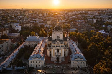 Lviv 'deki St. George Katedrali Sunset Altın Saat Hava Görüntüsü