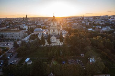 Lviv 'deki St. George Katedrali Sunset Altın Saat Hava Görüntüsü