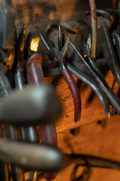 Veel Oude Roestige Instrumenten Vintage Vieze Garage Hoge Kwaliteit Foto — Stockfoto