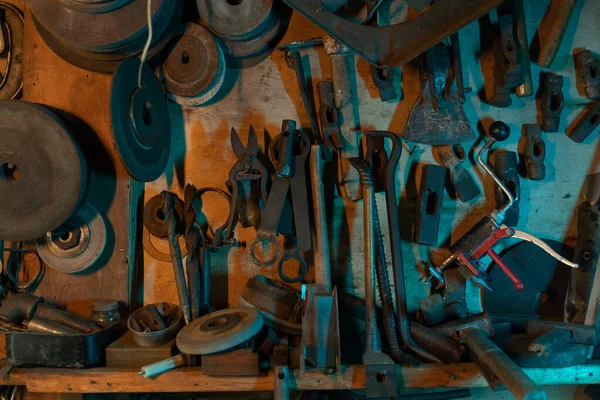 Veel Oude Roestige Instrumenten Vintage Vieze Garage Hoge Kwaliteit Foto — Stockfoto
