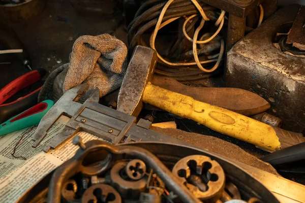 Pinza Garaje Herramienta Antigua Banco Trabajo Llaveros Rueda Pie Destornillador — Foto de Stock