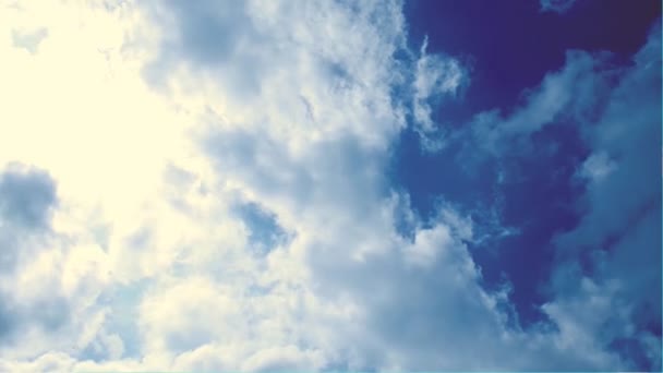 Wolken op sky — Stockvideo