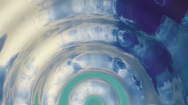 Vlny ve vodě, obloha reflexe — Stock video