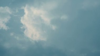 Bulutlu gökyüzü zaman atlamalı