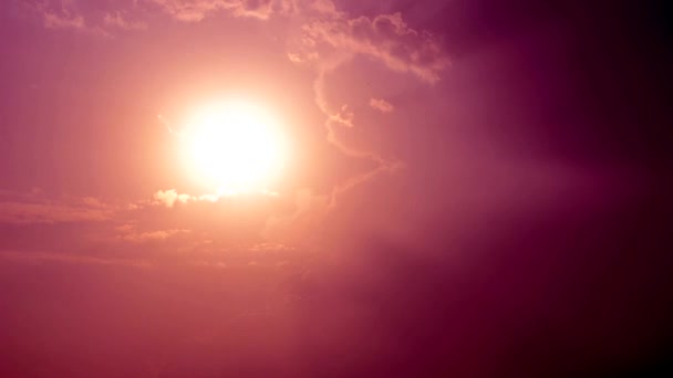 Όμορφο ήλιο που δύει πίσω από τα σύννεφα — Αρχείο Βίντεο