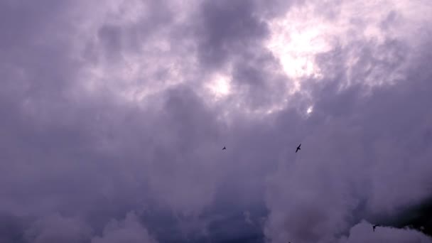 Облака на небе, время истекло — стоковое видео