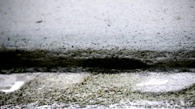 Duvara yağmur damla su kadar yakın