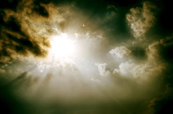 Nube y sol en el cielo —  Fotos de Stock