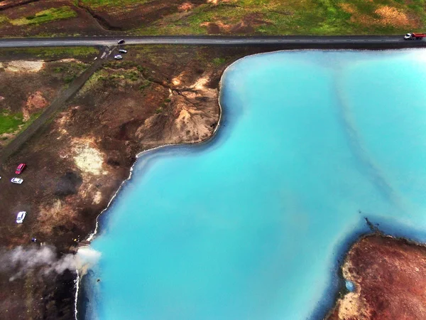 Myvatn doğa banyoları, Mavi Göl kenarında quadcopter görünümü — Stok fotoğraf