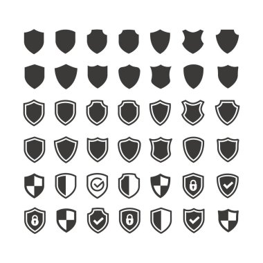 Kalkan siyah vektör simgesi ayarlandı. İşaretli veya kene sembollü kalkanlar ve asma kilit simgeleri.