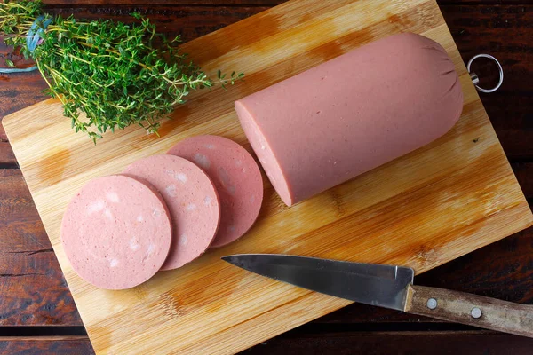 Kawałek Surowego Mięsa Wieprzowego Desce Krojenia Kawałkami Włoskie Jedzenie — Zdjęcie stockowe