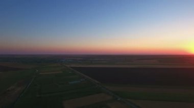 Çeşitli tarım, hava alanları vurdu.