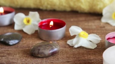 Spa tuz fırçalama, Masaj yağı ve mumlar yakın çekim
