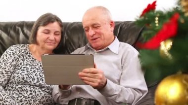 Üst düzey çift dijital tablet Noel'de kullanma