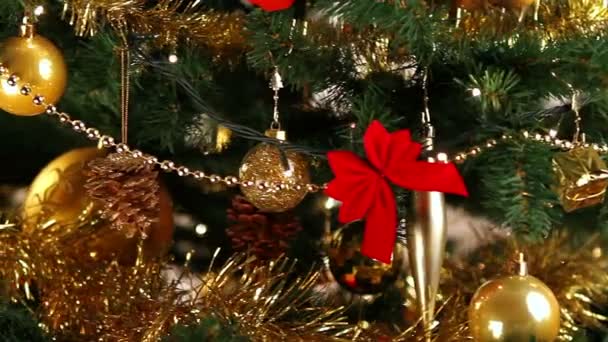 飾るクリスマス ツリーのクローズ アップ — ストック動画