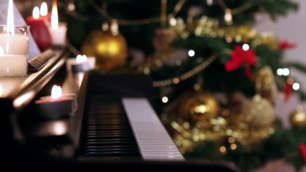 钢琴键盘上圣诞 — 图库视频影像