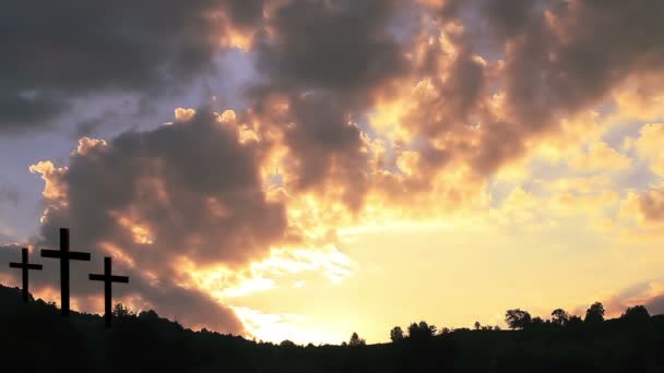 Cruces al atardecer — Vídeo de stock