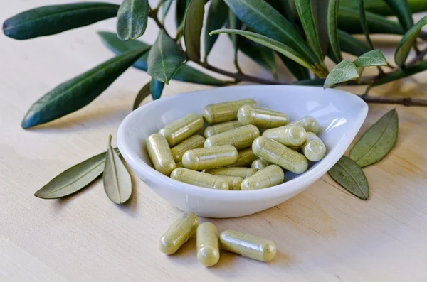 Olive leaf extract v kapslích. Doplňky stravy. — Stock fotografie