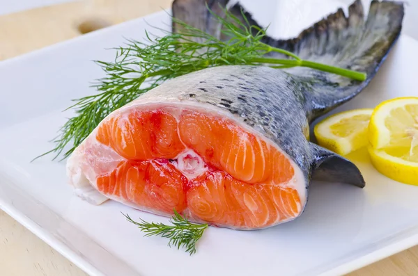 Raw wild salmon — Stock Photo, Image