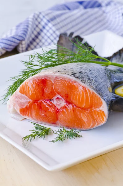 Raw wild salmon — Stock Photo, Image