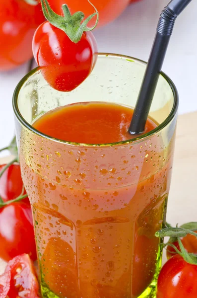 Tomatensaft im Glas. — Stockfoto