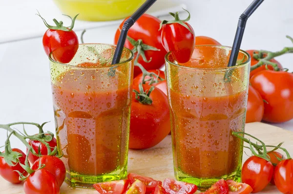 Tomatensaft im Glas. — Stockfoto