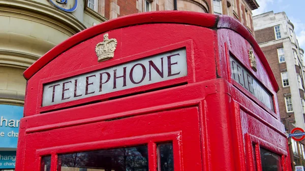 Röd telefon box i london. — Stockfoto