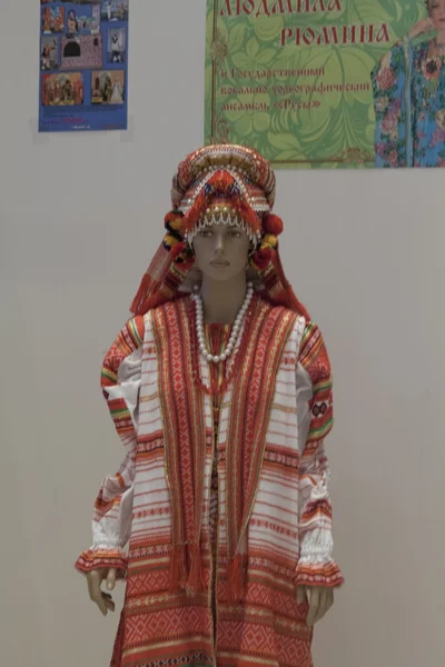 Kläder, ryska kostymer, kokoshnik — Stockfoto