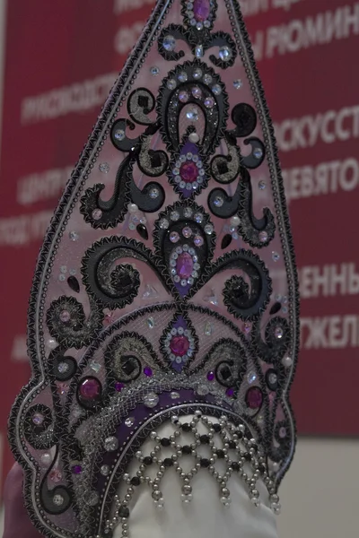 Kleding, Russische kostuums, kokoshnik — Stockfoto